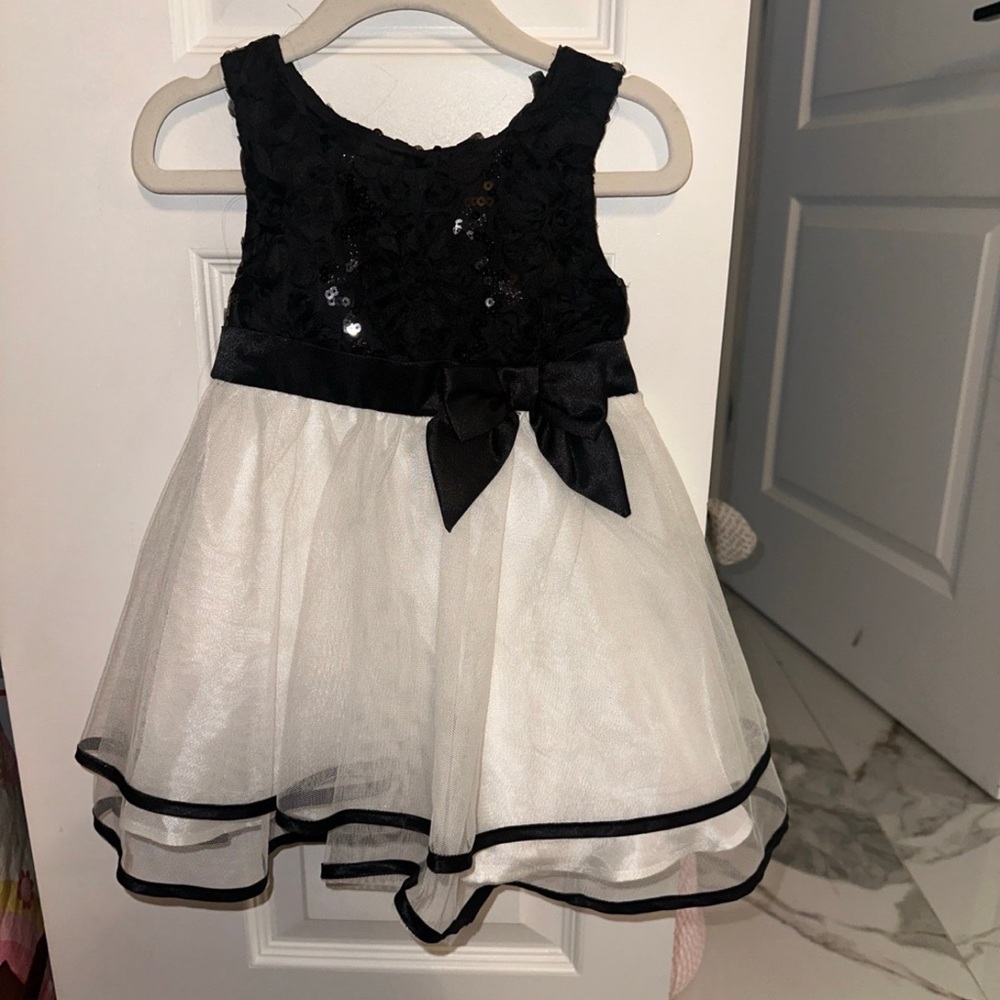 Elegant Black and White Dress with Bow